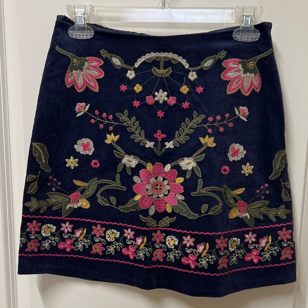 Corduroy embroidered skirt